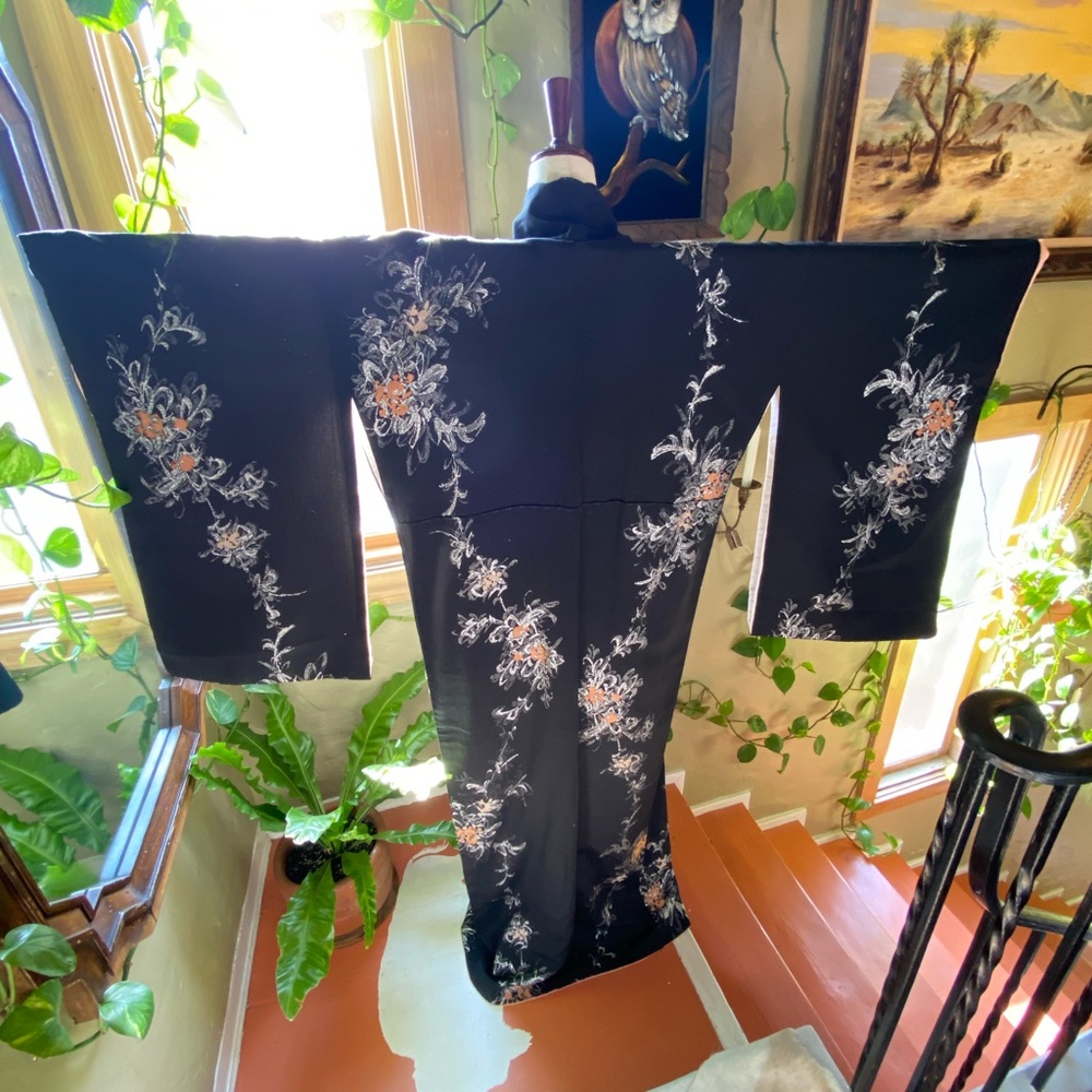 Gorgeous Vintage Kimono from Japan | Long, Black, Pink & Silver | PRICE FIRM❣️ - Picture 2 of 7